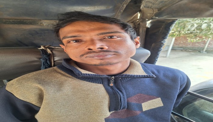 বদরগঞ্জে কুখ্যাত মাদক ব্যবসায়ী আটক।
