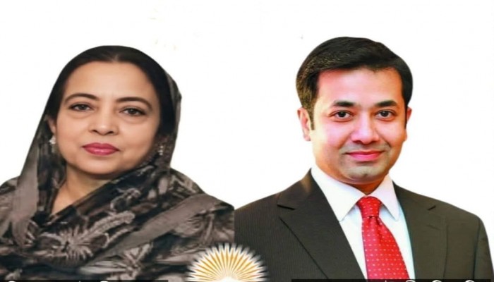 চাচী-ভাতিজার লড়াই লড়াই সমানে সমান!