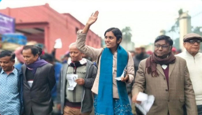 খেটে খাওয়া মানুষের বিপদে-আপদে ৩৬৫ দিনই পাশে থাকেন মনীষা