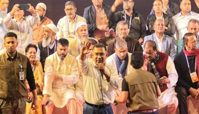 ফেনীর সমাবেশ মঞ্চে তারেক রহমান