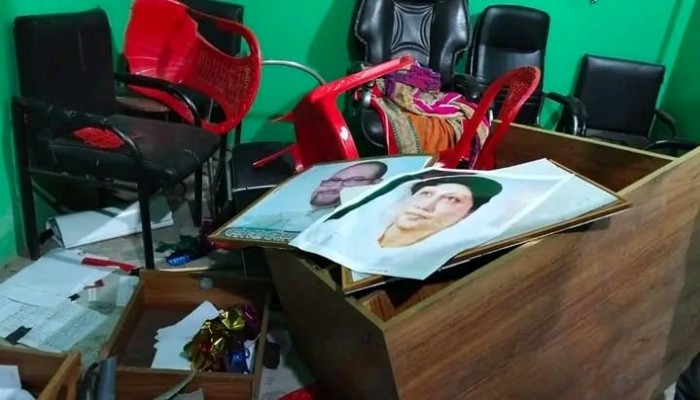 কাঁঠালিয়ায় বিড়ি চাওয়াকে কেন্দ্র করে বিএনপি অফিস ভাঙচুর, আহত ১