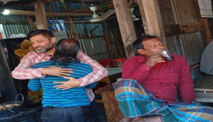 রাজাপুরে স্বতন্ত্র প্রার্থী ব্যারিস্টার মঈন ফিরোজীর গণসংযোগ