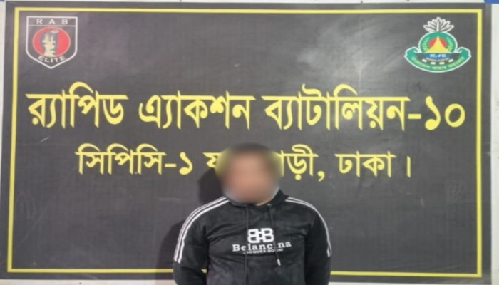 রাজধানীর কদমতলীতে লোহার ভাঙ্গারী ও গ্যাস সিলিন্ডার ব্যবসায়ী সাহাবুদ্দিন (৪০)’কে কুপিয়ে হত্যা মামলার আসামি মো: জাহাঙ্গীর (৩২)’কে গ্রেফতার করেছে র‌্যাব-১০