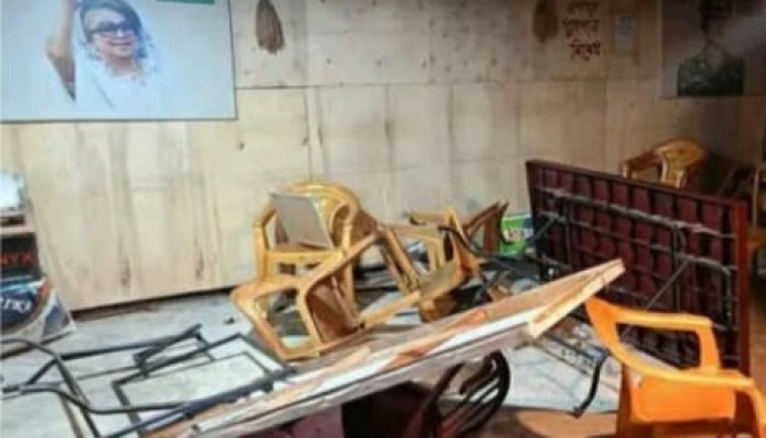 চট্টগ্রামে বিএনপি-জামায়াত সংঘর্ষ-কার্যালয় ভাঙচুর
