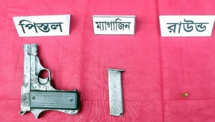 লালমনিরহাটে বিজিবি'র অভিযানে ইউএসএ তৈরী পিস্তল,ম্যাগাজিন ও গুলি উদ্ধার।