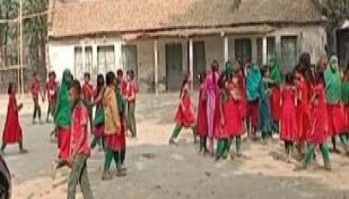 কুড়িগ্রামে স্কুল ফিডিংয়ের খাবার সঠিক সময়ে পাচ্ছেনা শিক্ষার্থীরা