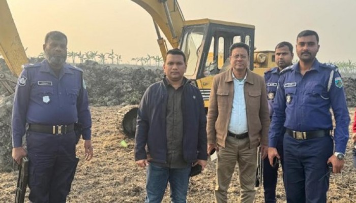 বাগমারায় পুকুর খননের বিরুদ্ধে প্রশাসনের কঠোর পদক্ষেপ