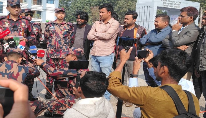 ত্রয়োদশ সংসদ নির্বাচন সামনে রেখে রাজশাহীতে বিজিবির কড়া নিরাপত্তা বলয়, ৪ হাজার সদস্য মোতায়েন