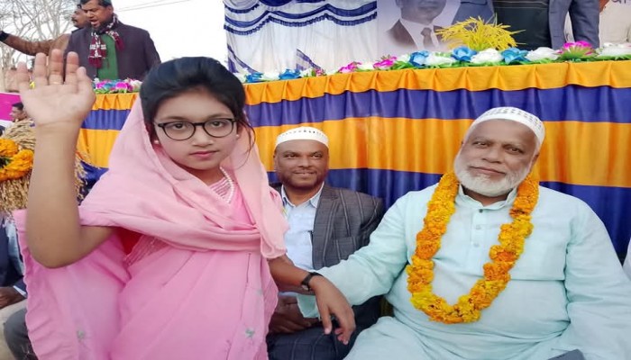 ​মঠবাড়িয়ায় বিএনপির প্রচারণায় আবেগঘন মুহূর্ত, শিশুর ফুলেল বরণে দুলাল