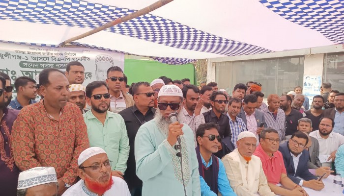 ​সিরাজদিখানে বিএনপি প্রার্থী শেখ মোঃ আব্দুল্লাহর গণসংযোগ ও পথসভা