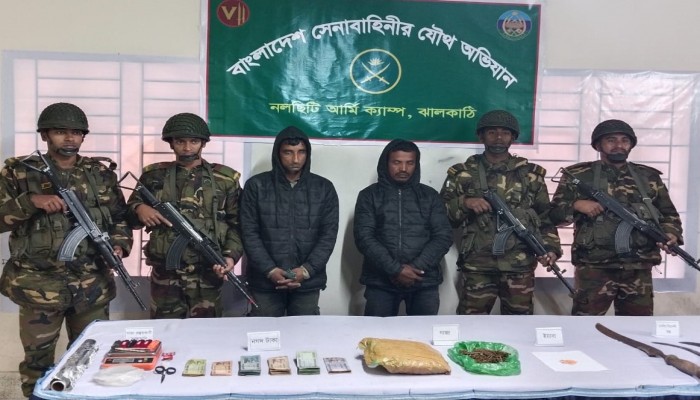 ​যৌথ বাহিনীর অভিযানে মাদক ও দেশীয় অস্ত্রসহ স্বেচ্ছাসেবক দলের দুই সদস্য সচিব আটক