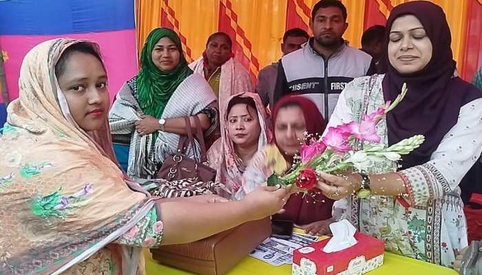 ​ধানের শীষে ভোট চাইলেন ব্যারিস্টার শেখ মোঃ জাকির হোসেনের সহধর্মিনী তাহমিনা লিমা