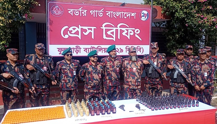 ফুলবাড়ী সীমান্তে দুইটি বিদেশি ওয়ান শুটার গান ও বিপুল পরিমাণ মাদক উদ্ধার