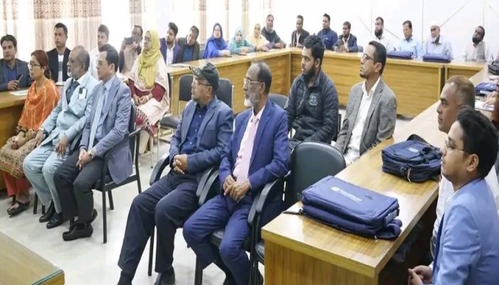 বাকৃবিতে কর্মচারীদের ‘প্রশাসন ও অফিস ব্যবস্থাপনা’ প্রশিক্ষণ কর্মশালার সমাপনী