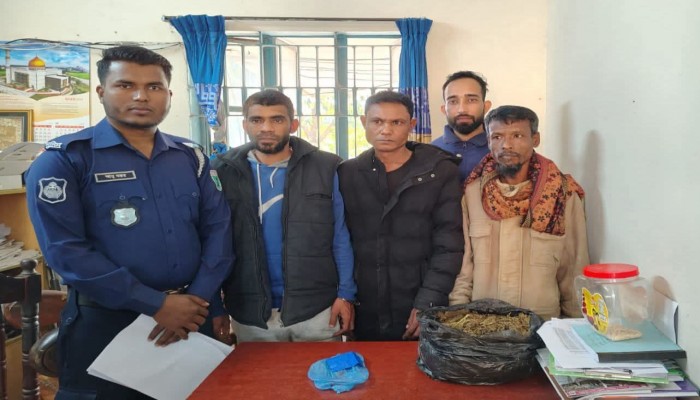 ​বালাগঞ্জে যৌথ বাহিনীর অভিযানে মাদকসহ গ্রেফতার ৩