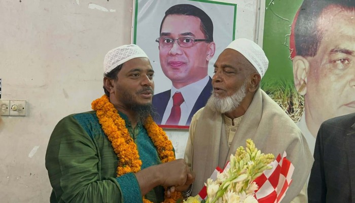 বাউফলে নবাগত সংসদ সদস্যের সঙ্গে নিকটতম প্রতিদ্বন্দ্বী সাবেক এমপির সৌজন্য সাক্ষাৎ