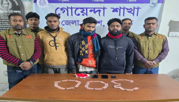 ​পঞ্চগড়ে ডিবি পুলিশের অভিযানে ৩০০ পিস ট্যাপেন্টাডলসহ ৩ মাদক ব্যবসায়ী আটক