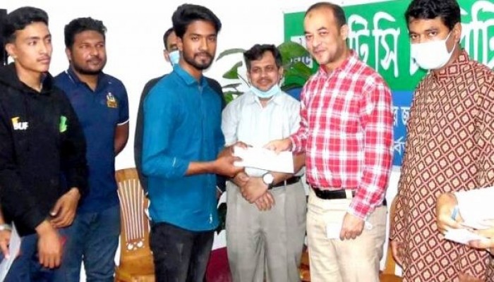 পাথর খনি শ্রমিকদের উচ্চ শিক্ষায় অধ্যায়নরত সন্তানদের জিটিসি কর্তৃক শিক্ষা বৃত্তি প্রদান