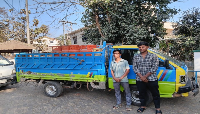 রাজস্থলীতে অতিরিক্ত মূল্যে গ্যাস বিক্রি করার সময় সেনা অভিযানে ২ পিকআপ ও ১২১টি সিলিন্ডার আটক
