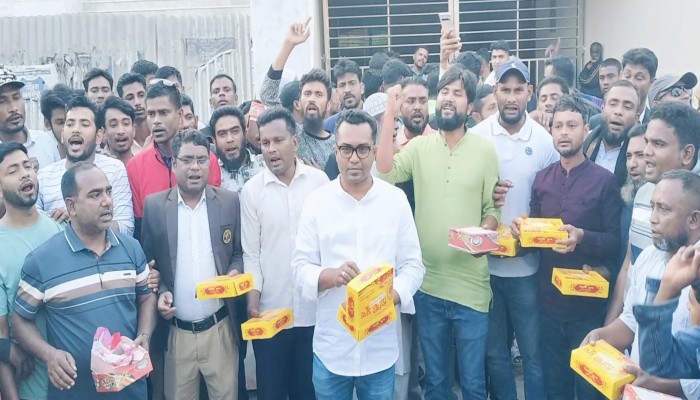 ইকবাল হোসেইনের প্রতিমন্ত্রী হওয়ার আনন্দে গৌরীপুরে যুবদলের এক মণ মিষ্টি বিতরণ