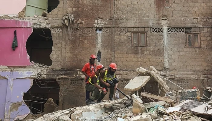 পাকিস্তানে গ্যাস বিস্ফোরণে ভবন ধস, নিহত অন্তত ১০