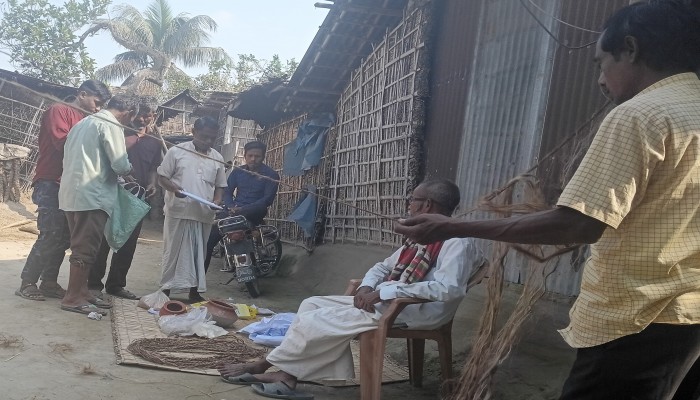 রানীশংকৈলে সড়ক দুর্ঘটনায় প্রাণ গেলো বৃদ্ধার