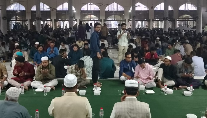 দেড় হাজার শিক্ষার্থী নি‌য়ে বাকৃ‌বি শাখা ছাত্রদলের ইফতার মাহফিল