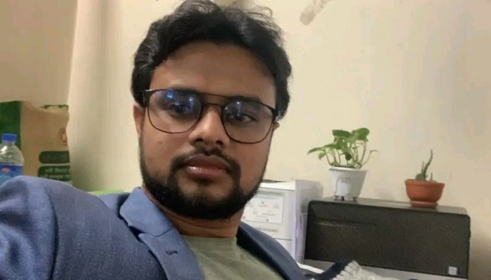 আট ফাগুনে না অমর একুশে!
