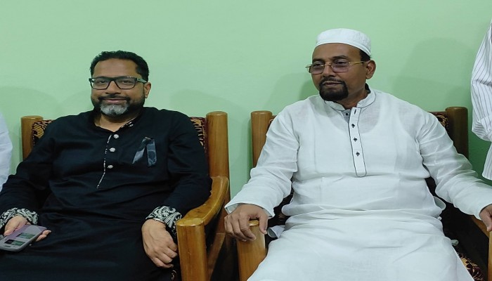 ​বরিশালের দুই এমপির ছারছীনা দরবার শরীফে জিয়ারত, অংশগ্রহণ করলেন ইফতারে