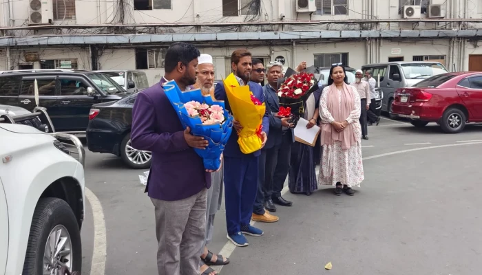 নতুন মন্ত্রীদের সাক্ষাত সচিবালয়ে দর্শনার্থীদের চাপ