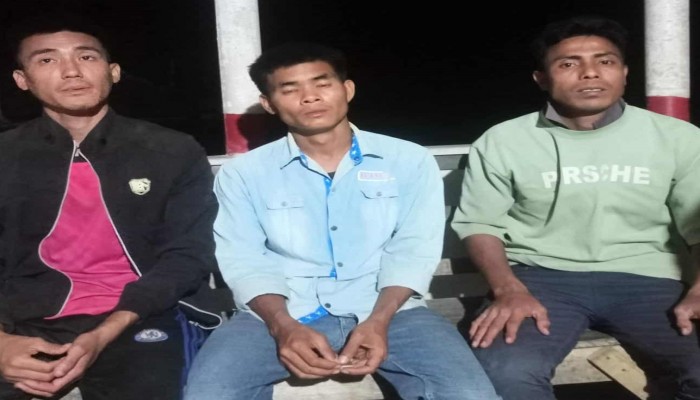 ​নাইক্ষ্যংছড়ি-ঘুমধুম সীমান্তে অনুপ্রবেশকালে আরাকান আর্মির ৩ সদস্য আটক