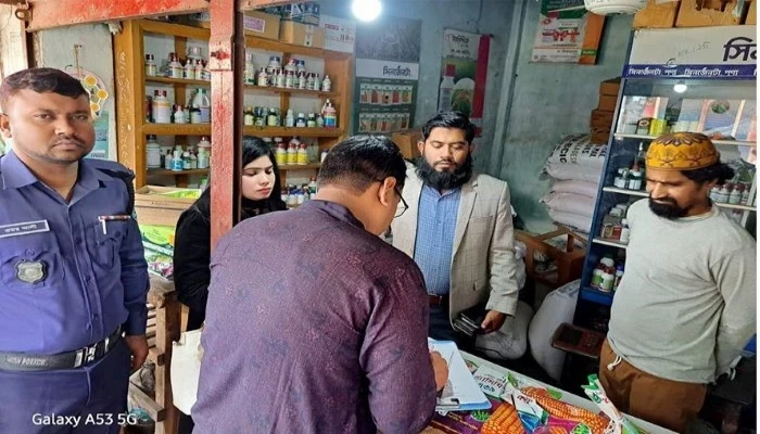 বিরলে ভ্রাম্যমান আদলতের মাধ্যমে ৩ অসাধু সার ব্যবসায়ীকে অর্থদন্ড প্রদান