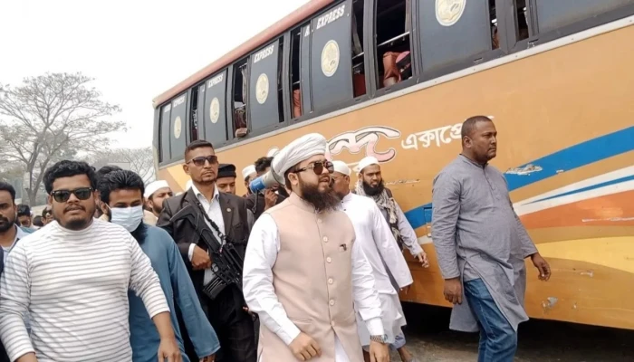 কেউ বাড়তি ভাড়া চাইলে আমাকে ফোন দেবেন
