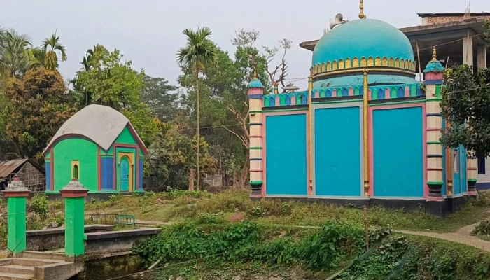 ইতিহাসের সাক্ষী হয়ে দাঁড়িয়ে আছে ২৫৭ বছরের প্রাচীন জামে মসজিদটি