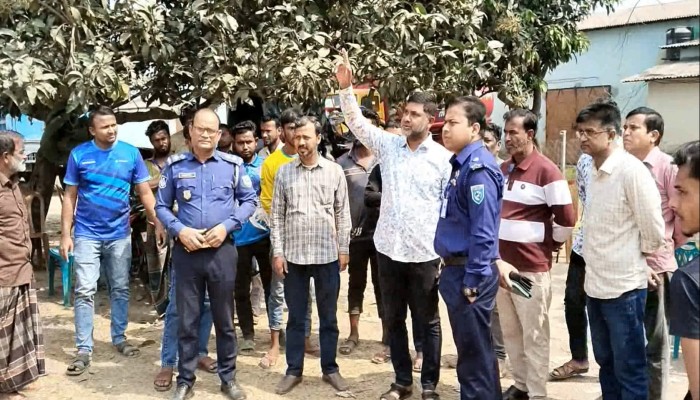 ফুলবাড়ী ইফতি ফ্লাওয়ার মিলে সন্ত্রসী হামলা, ২০ লক্ষ টাকার ক্ষতির অভিযোগ।