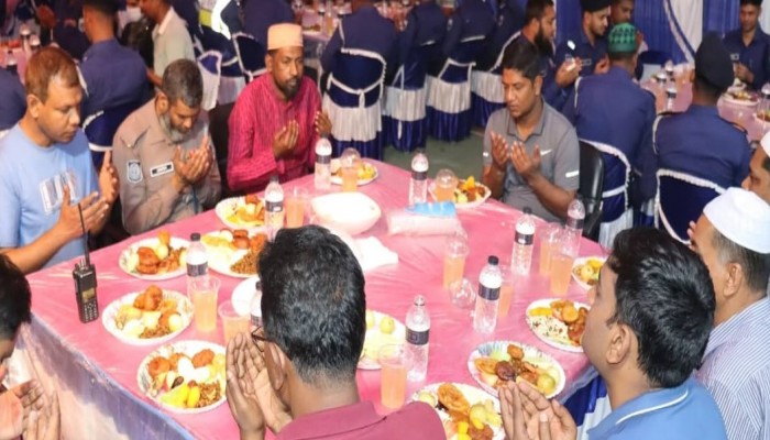 উল্লাপাড়া মডেল থানার আয়োজনে  মাহে রমজান উপলক্ষে দোয়া ও ইফতার মাহফিল অনুষ্ঠিত