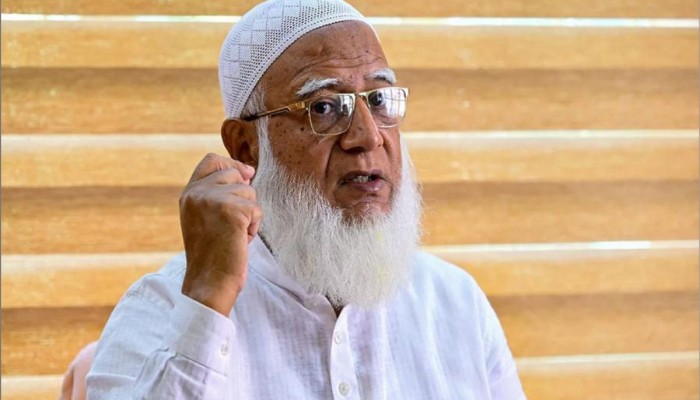 সম্মানিত ব্যক্তিদের এভাবে অপমান করার অধিকার কারো নেই