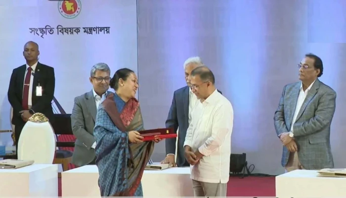 আইয়ুব বাচ্চুর একুশে পদক গ্রহণ করে স্ত্রীর আবেগী বার্তা