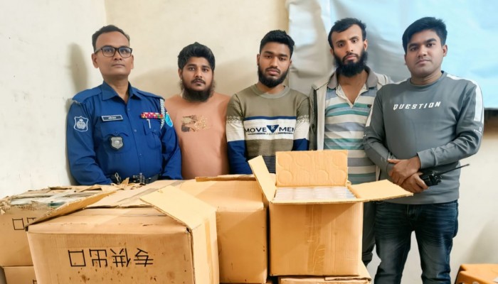 কালীগঞ্জে স্থানীয়দের সহযোগিতায় বিপুল পরিমাণ বিদেশি বিয়ার জব্দ, গ্রেফতার ৩