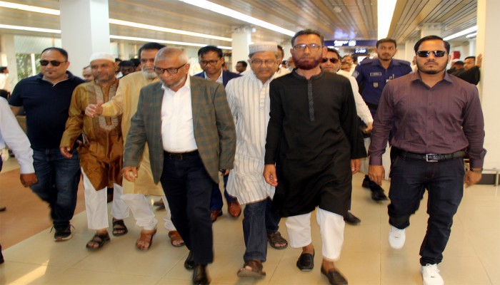 ম্যানচেস্টার ফ্লাইট বাতিল হবে না, হজ্জ যাত্রিদের যাতায়াতের জন্য সাময়িক স্থগিত করা হয়েছে সিলেট সফর কালে মন্ত্রী আরিফুল হক চৌধুরী
