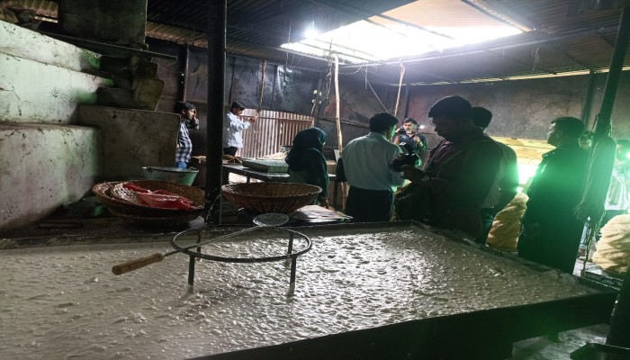 র‍্যাব-১১ ও জেলা প্রশাসন নারায়ণগঞ্জ ও নিরাপদ খাদ্য কত..র্.পক্ষ এর যৌথ অভিযানে এস কে প্রোডাক্টস, কিং বেকার্স লিঃ নামক  ০২ টি প্রতিষ্ঠানকে লক্ষাধিক টাকা জরিমানা। ”