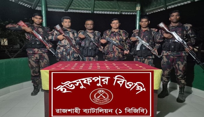 চারঘাটে বিজিবির অভিযানে বালুর স্তূপের ভেতর মিলল বিপুল পরিমাণ ভারতীয় মাদক