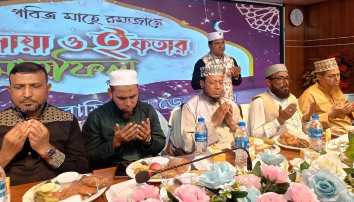 ​কুষ্টিয়ায় এডুকেয়ার আইডিয়াল স্কুল এন্ড কলেজে ইফতার ও দোয়া মাহফিল অনুষ্ঠিত
