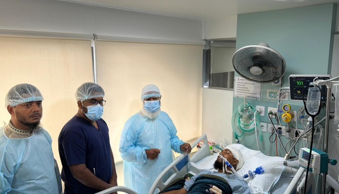 চুয়াডাঙ্গা জীবননগরে বিএনপির হামলায় আহত হাফেজ মাওলানা মফিজুর রহমানের শয্যা পাশে আমীরে জামায়াত