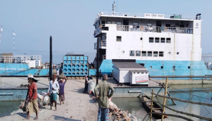 কুড়িগ্রামের চিলমারী-রৌমারী নৌরুটে নাব্যতা সংকট, ২০ জেলার মানুষের দুর্ভোগ