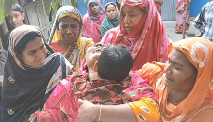 কুড়িগ্রামের উলিপুরে ক্যান্সার আক্রান্ত ছেলেকে বাঁচাতে মায়ের আহাজারী