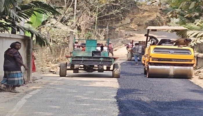 ​বাঘাইছড়িতে সরকারি সড়ক প্রকল্পে অনিয়মের অভিযোগ, সাংবাদিকদের হুমকি