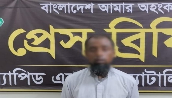 কুড়িগ্রামের কচাটাকায় ছোট বোনকে কুপ্রস্তাব দেওয়ার প্রতিবাদ করায় বড় বোনকে গলা কেটে  হত্যার অভিযোগে মামলা; র‌্যাব-১৩ এর অভিযানে পলাতক প্রধান আসামি গ্রেফতার।