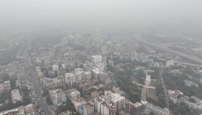 ঢাকার বায়ুদূষণ আবার বিশ্বের শীর্ষে স্বাস্থ্যঝুঁকিতে লাখো মানুষ