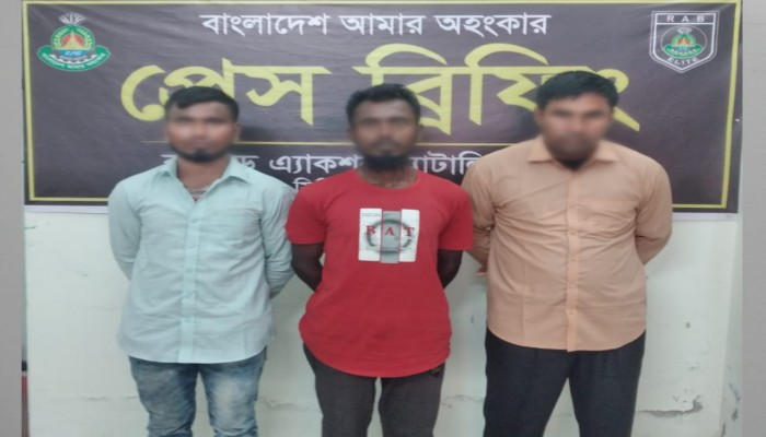 রংপুর জেলার তাজহাট এবং মিঠাপুকুর থেকে র‌্যাব-১৩ এর পৃথক অভিযানে ১০.৩ কেজি গাঁজা এবং ১২৫ বোতল (Fairdyl) ফেয়ারডিল জব্দসহ ০৫ জন মাদক ব্যবসায়ী গ্রেফতার।